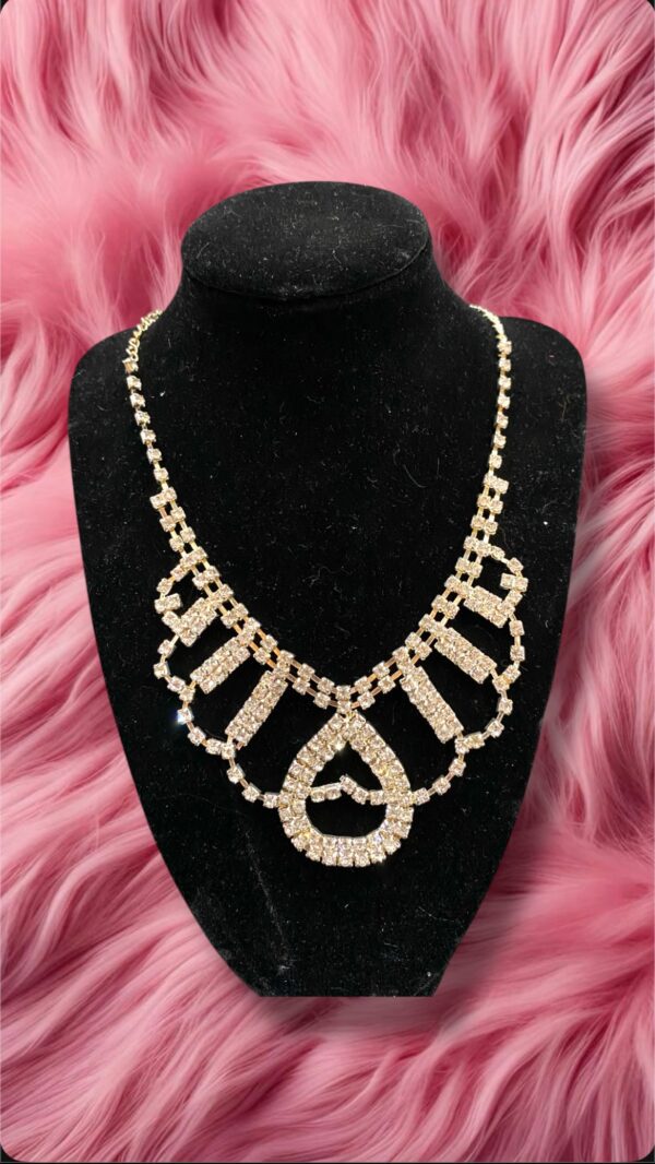BIJOUTERIE COLLAR CON FORMA Y LAGRIMA
