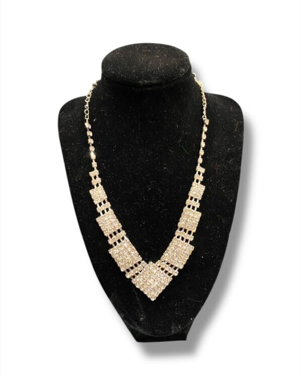 COLLAR CUADRITOS PIEDRITA