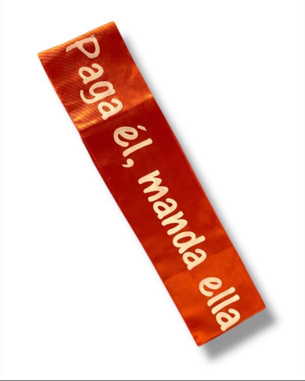 BANDA "PAGA EL, MANDA ELLA"