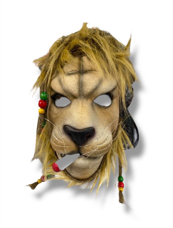 CABEZA LEON FUMANDO