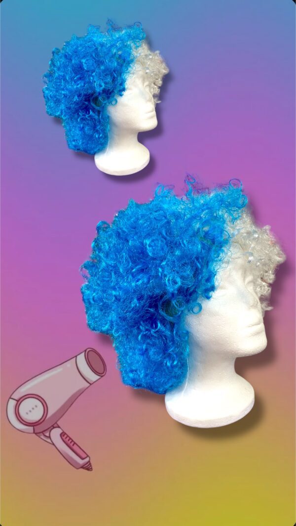 PELUCA AFRO EN CELESTE Y BLANCO