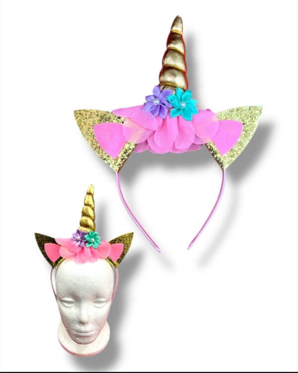 UNICORNIO OREJAS Y FLORES