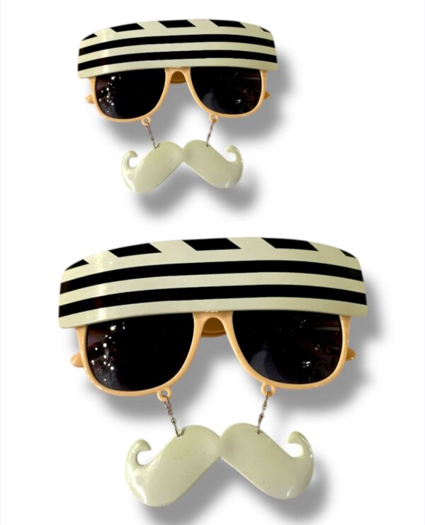 CON MOSTACHO